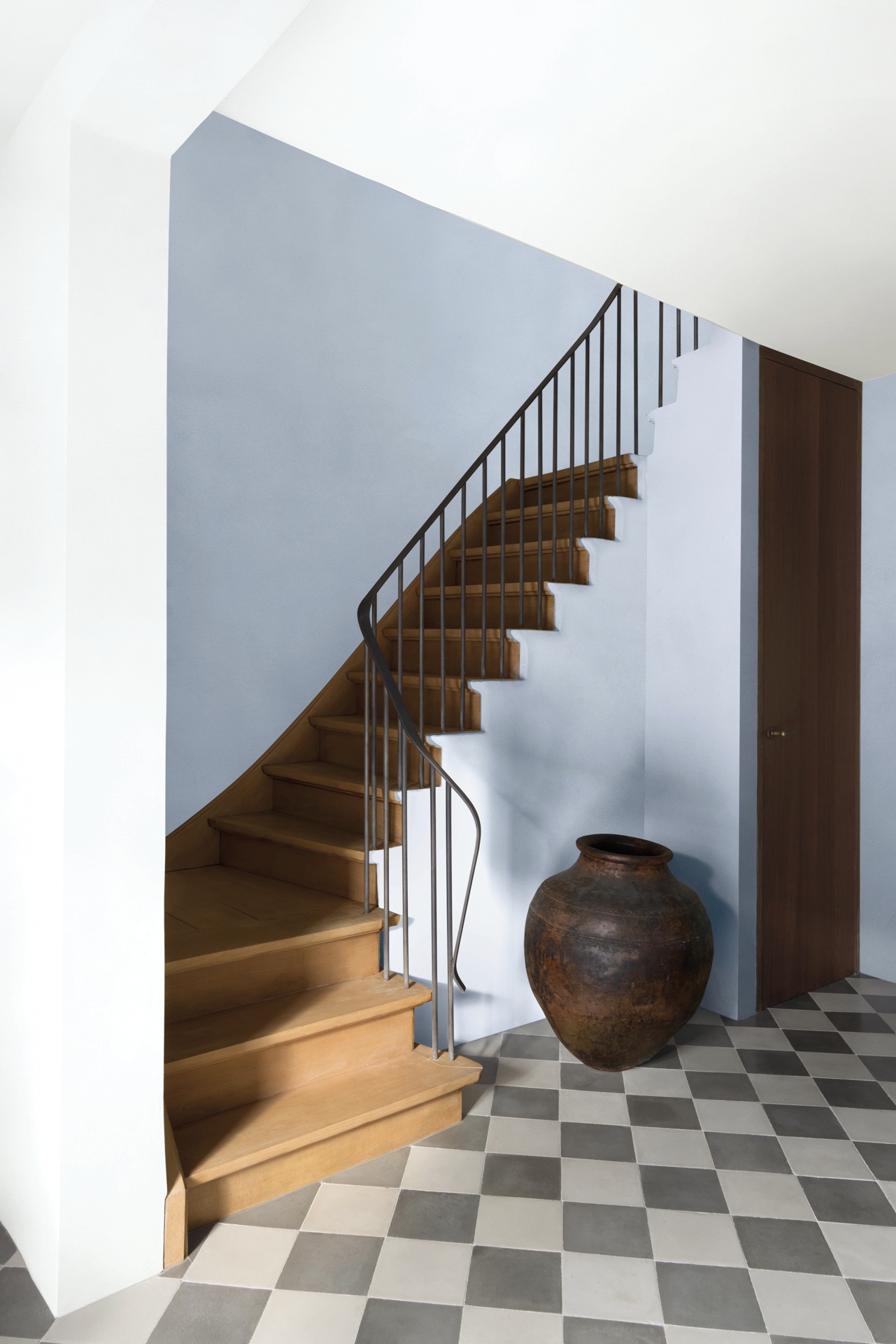 Boss_COTY2026_stairs_Connecting Blue